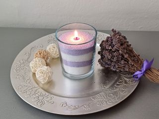 Dvě barvy, tisíc možností! 💜🤍 Vytvořte si vlastní vrstvenou svíčku během minutky 😍 U nás koupíte vše najednou 👉...